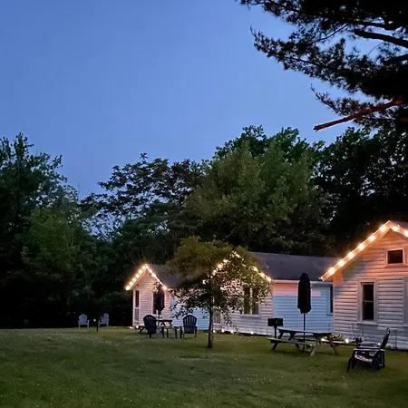 Drop Anchor Cottages And Lake House